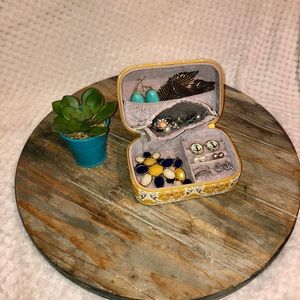 Travel jewelry box